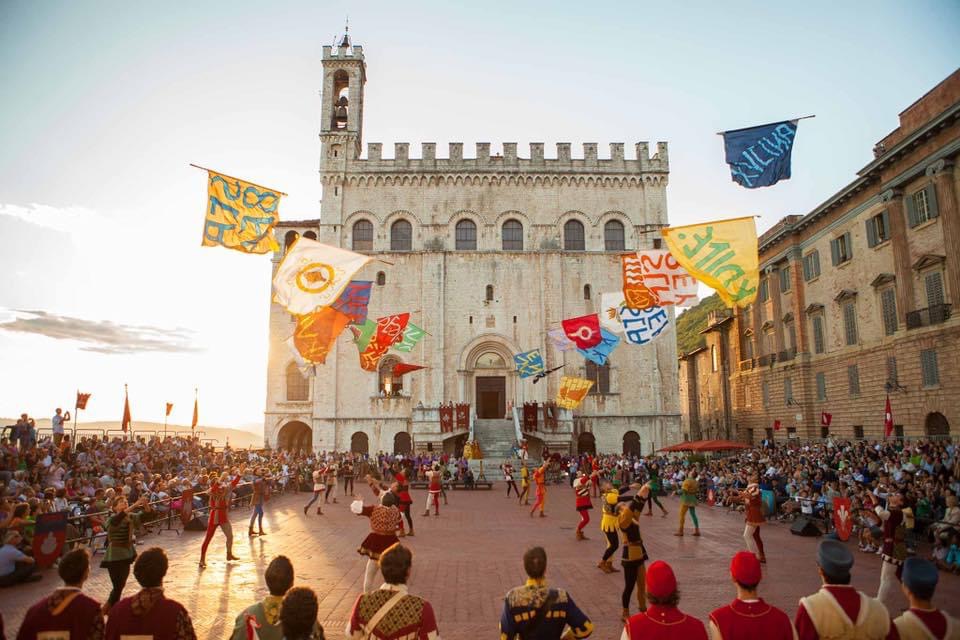 SBANDIERA TUTTO 
Gubbio: tradizioni, cultura ed identità